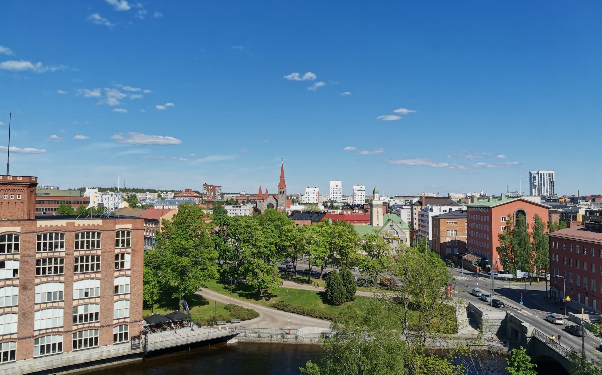 Maisemakuva kesäisestä Tampereesta