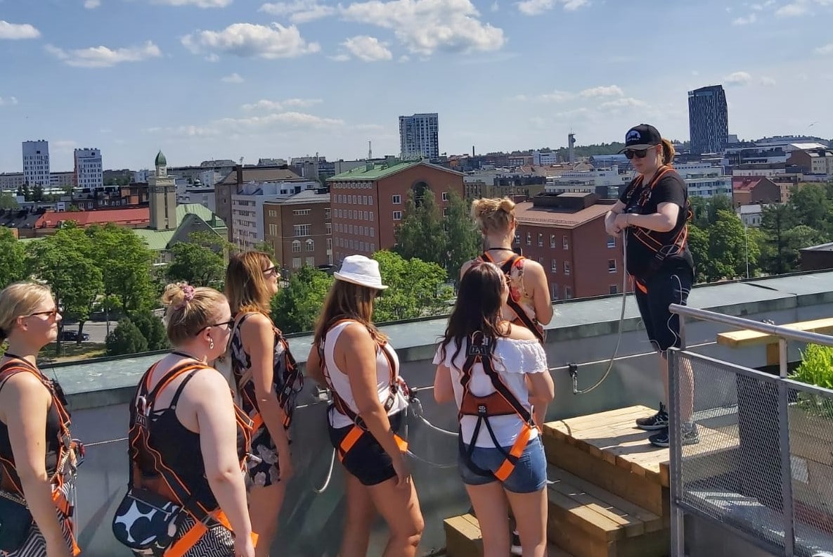 viikon-kevytyrittäjä-susanna-leinonen-roofwalking