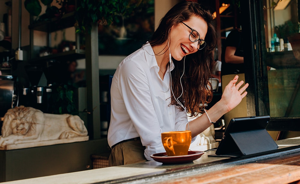 Toiminimiyrittäjä soittaa ja kysyy apua
